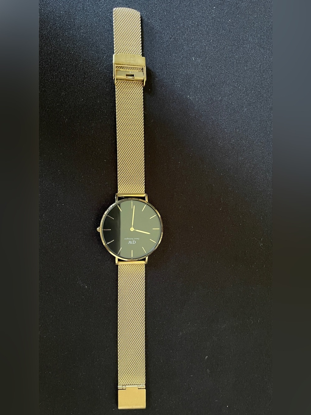 Daniel Wellington: Gold Mesh Strap Watch with Black Dial. *BOX NOT INCLUDED*